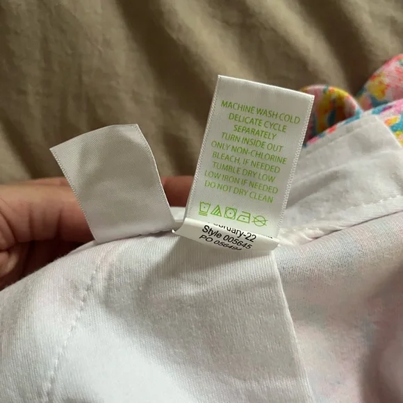 Lilly Pulitzer Buttercup knit shorts, scalloped hem, size 10 - Picture 5 of 5